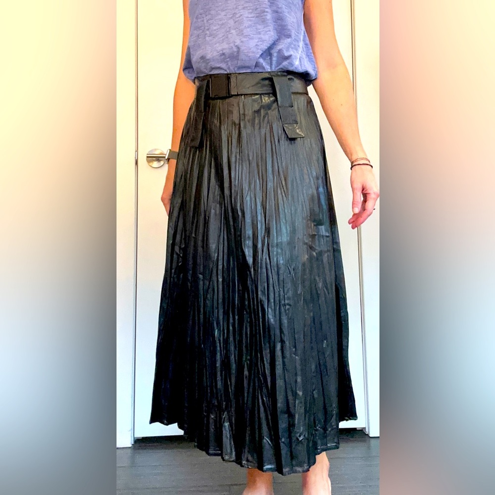 Faux leather, pleated skirt, black with belt